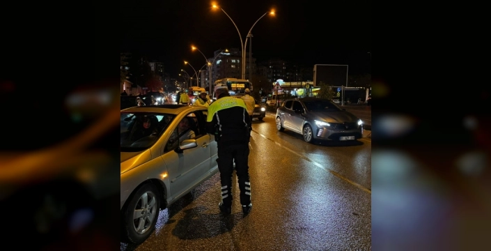 Adana'da yeni yıl öncesi güvenlik önlemleri artırıldı