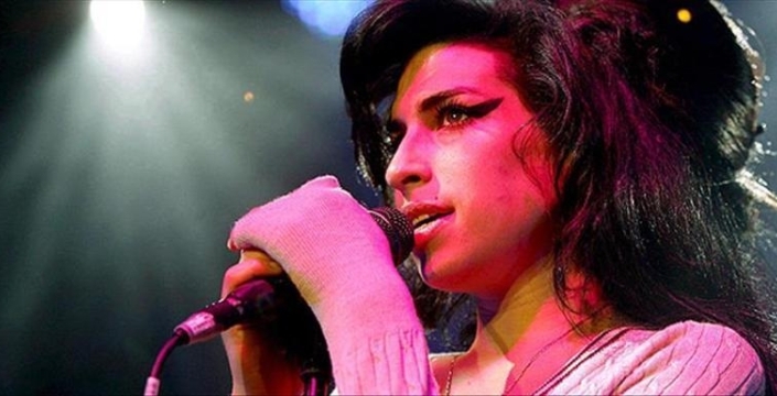 Amy Winehouse'un hatıraları mahkemede: Babası eski dostlarına dava açtı!