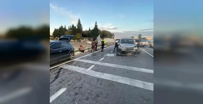 Antalya'da emniyet şeridindeki kaza: Çocukların gözyaşları, ekiplerin tesellisi