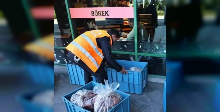 Antalya'da otobüs bagajında 270 kilo kaçak et ve köfte yakalandı