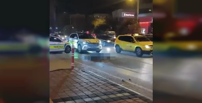 Antalya'da trajedi: 17 yaşındaki motosiklet sürücüsü kamyonla çarpışarak hayatını kaybetti, yakınları sinir krizi geçirdi