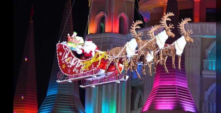 Antalya'da yapay zeka ile Noel Baba figürlerine büyük ilgi