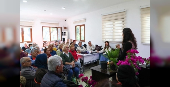 Antalya'da yaş almış bireyler evde çiçek yetiştirmeyi öğreniyor