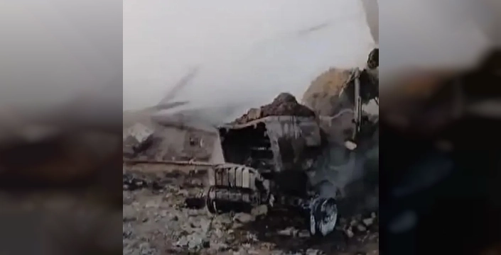 Ardahan'da korkutan yangın: Traktör ve tahıllar küle döndü