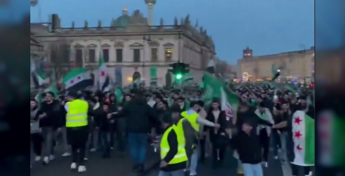 Berlin'deki Suriyeli kutlamaları Alman siyasetçileri isyan ettirdi