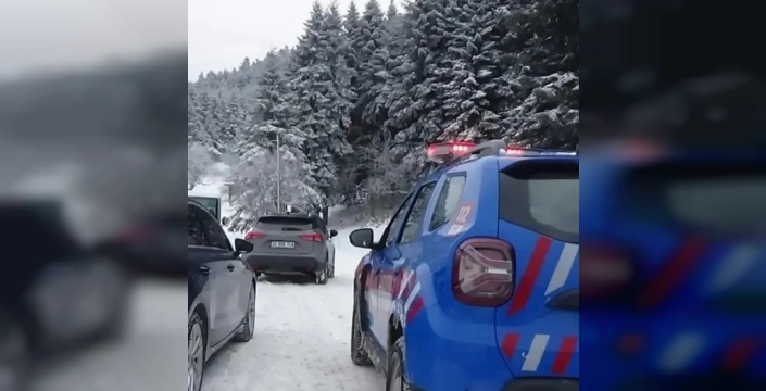 Bolu'da kar nedeniyle mahsur kalan 3 kişi kurtarıldı