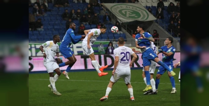 Çaykur Rizespor, Eyüpspor'u sahasında 3-0'la geçti