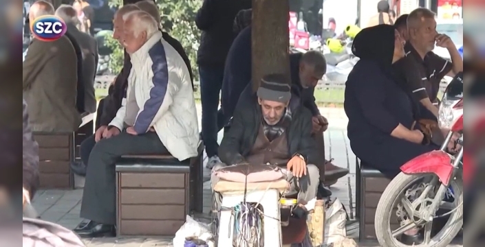 Emekliler hayallerini rafa kaldırdı: Kapı kapı iş arayışı arttı