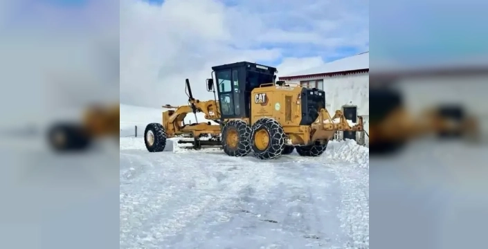 Giresun'da kar esareti: 39 köy yolu ulaşıma kapandı, ekipler seferber