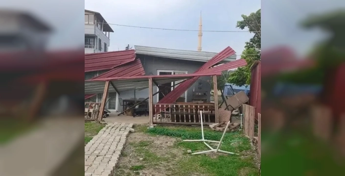 Hatay'da Fırtına Hayatı Felç Etti: Çatılar Uçtu, Evlerde Mahsur Kalanlar Kurtarıldı