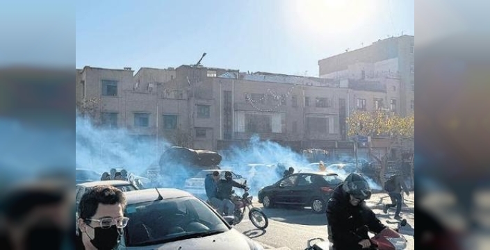 İran'da dolar kuru ortalığı karıştırdı