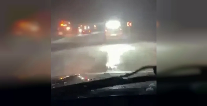 Kar ve tipi nedeniyle mahsur kalanlara off-road ekibi yardım etti