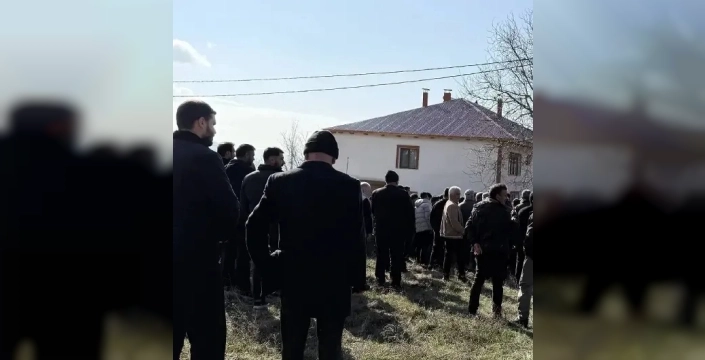 Kayseri'de öldürülen apartman görevlisinin eşi son yolculuğuna uğurlandı