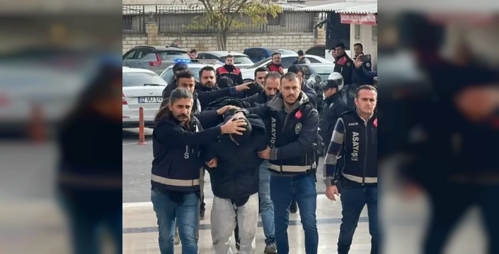 Korku dolu anlar: İş yerlerine düzenlenen silahlı saldırılarda 2 kişi yaralandı