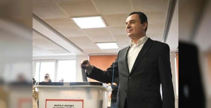 Kosova sandığa gitti: Kurti'nin partisi tarihi bir zaferle tek başına iktidara yürüyor!