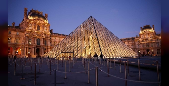 Louvre'da şok! Napolyon'un mücevherlerinin ardından şimdi de tarihi kitaplar tehlikede