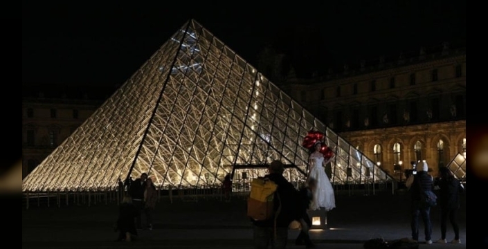 Louvre Müzesi grev nedeniyle kapanma tehlikesiyle karşı karşıya