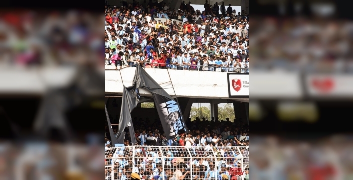 Messi'yi göremeyen Hintli taraftar, stadyumu paramparça etti