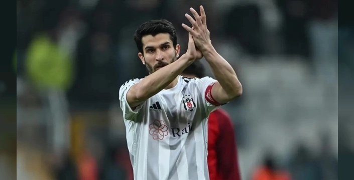 Necip Uysal, Beşiktaş'tan ayrılmayacak ve futbolu bırakacak