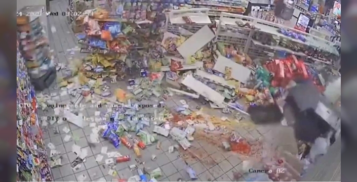 Noel arifesinde çalıntı araçla ATM soygunu: Hırsızların başarısız girişimi kamerada