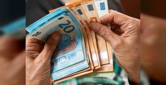 Slovenya'da seçim öncesi şok karar: Her çalışana 639 euro Noel ikramiyesi zorunlu oldu!