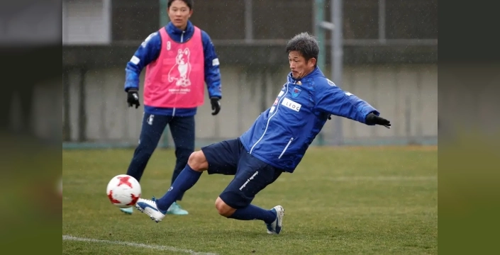 son dakika: Dünyanın en yaşlı futbolcusu Kral Kazu, 58 yaşında yeni takımına transfer oldu