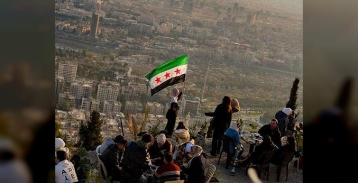 Suriye'de 'demir yumruk' devrildi: Esad'sız bir yılda cehennemden umuda uzanan yol