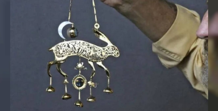 Süs eşyası sanılan gizemli heykel, 4,6 milyon sterline rekor fiyata satıldı