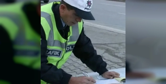 Tek tekerlekli gösteri pahalıya patladı: Motosikletliye 46 bin TL'yi aşan ceza kesildi