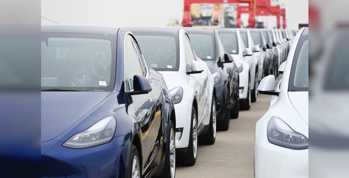 Tesla'nın otonom sürüş yazılımı kırmızı ışıkta geçiyor ve şerit ihlali yapıyor: 80'den fazla şikayet