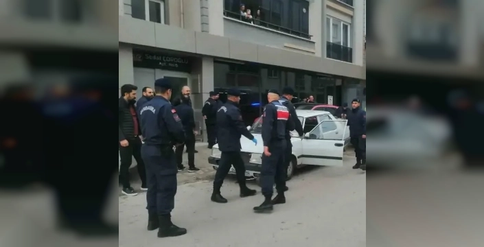 Tokat'ta jandarmaya çarpıp kaçan sürücü tutuklandı