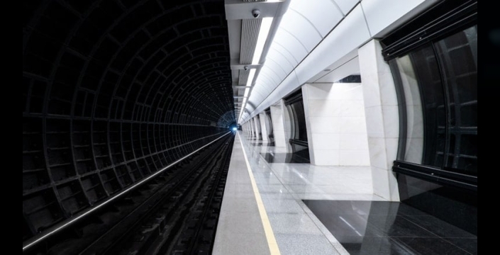 Tünel arızası nedeniyle binlerce yolcu mahsur kaldı