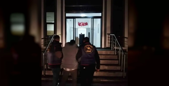 Uyuşturucu ticareti suçundan aranan hükümlü, Muş'ta nefes kesen kovalamaca sonrası yakalandı