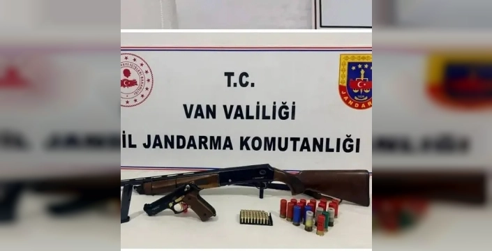 Van'da Jandarmadan İki Ayrı Operasyon: Ruhsatsız Silah ve Kaçak Sigara Ele Geçirildi