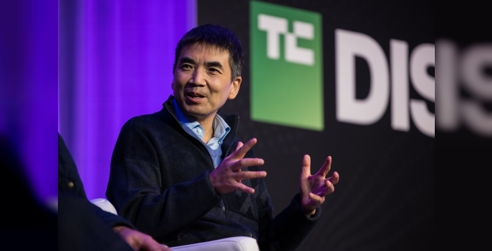 Zoom, yapay zeka asistanını ücretsiz kullanıcılara açtı ve web'e taşıdı