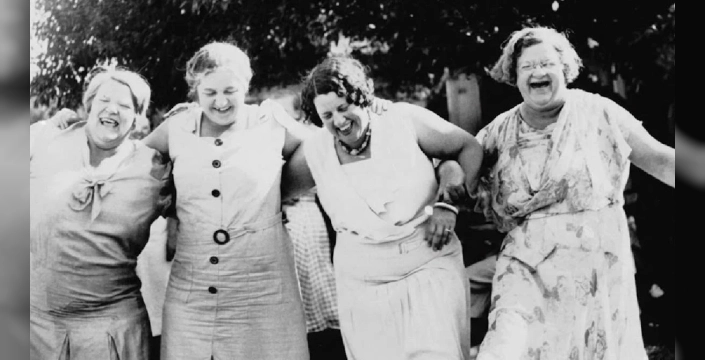 18 ay süren ve tüm bölgeyi karantinaya aldıran esrarengiz 'gülme salgını'!