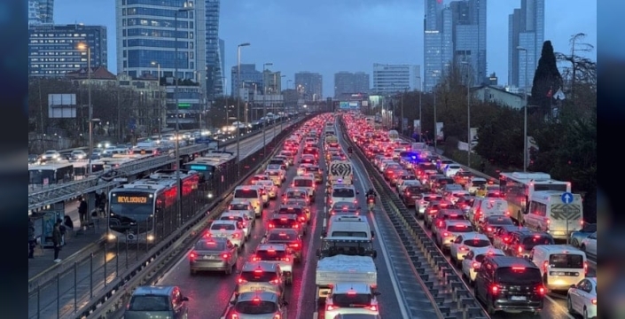 2025'te otoyol ve köprülerden 1,12 milyar araç geçti