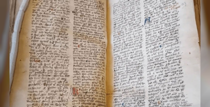 474 yıllık tarihi kitap, okul kütüphanesinde gizli hazine olarak ortaya çıktı