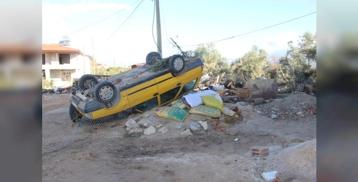 Antalya'da hortum dehşeti: Manavgat'ta seralar ve evler yerle bir oldu