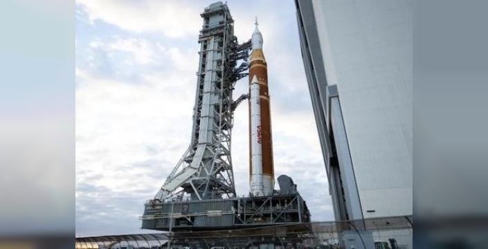 Ay'a dönüş başlıyor: Artemis 2 için dev roket rampada, 54 yıllık hasret sona eriyor!
