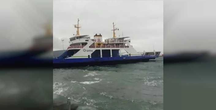 Bozcaada'ya ulaşım, fırtına yüzünden durdu: Feribot seferleri iptal edildi