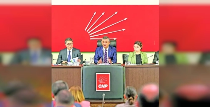 CHP'de Parti Meclisi 'veli toplantısı'na döndü: Özgür Özel'in yeni listesi eleştiri oklarının hedefinde