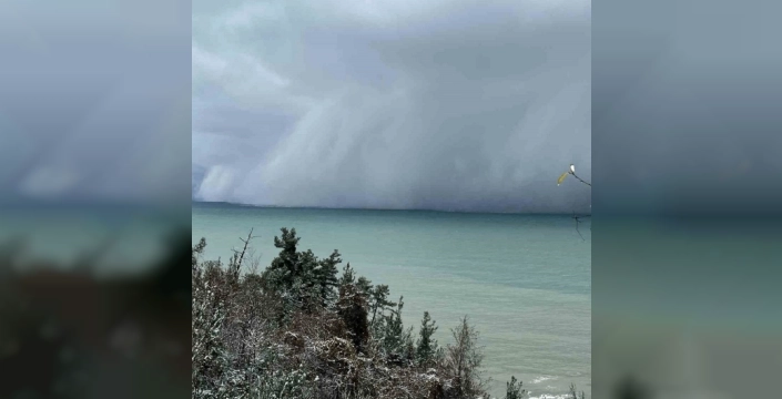 Denizdeki ilginç görüntüler sosyal medyayı salladı
