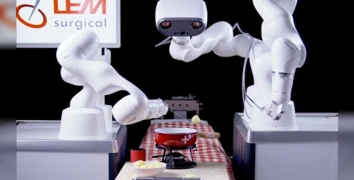 Dünyanın ilk insansı cerrahi robotu, omurilik ameliyatlarında devrim yaratmaya hazır