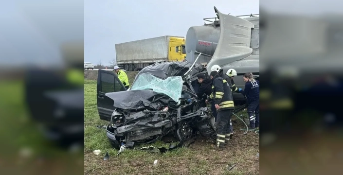Edirne'de acı kaza: Tır ve hafif ticari araç çarpıştı, 1 ölü, 1 yaralı
