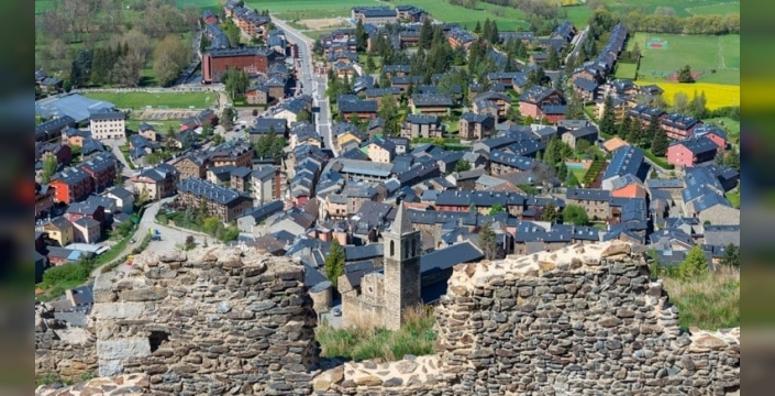 Fransa'nın ortasında saklı bir İspanyol kasabası: Llivia