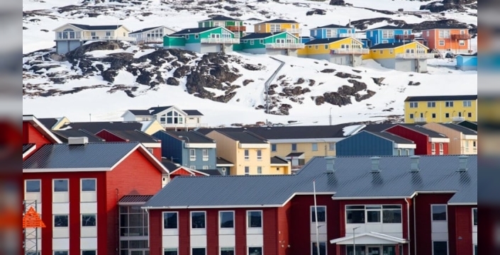 Grönland'daki kasabada sürekli gün ışığına rağmen ışığa bakılmıyor