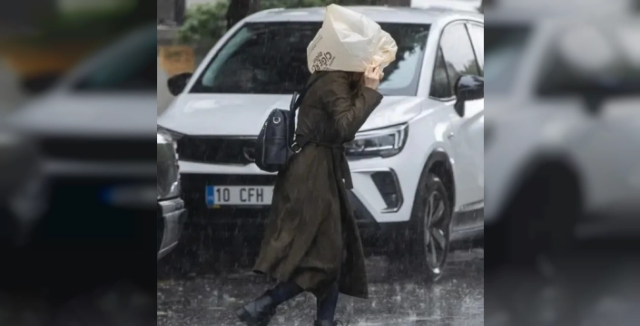 Hafta sonu için yağışlı hava uyarısı: İstanbul'da sıcaklıklar düşecek