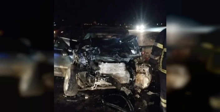 Hatay'da otomobil ve minibüsün kafa kafaya çarpıştığı feci kazada 1 ölü, 6 yaralı