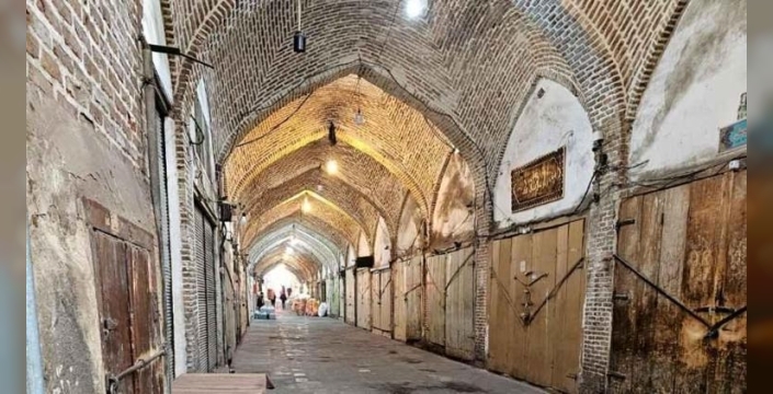 İran'da ekonomik kriz protestoları büyüyor: Çarşılar kepenk kapattı, sokaklarda rejim karşıtı sesler yükseliyor